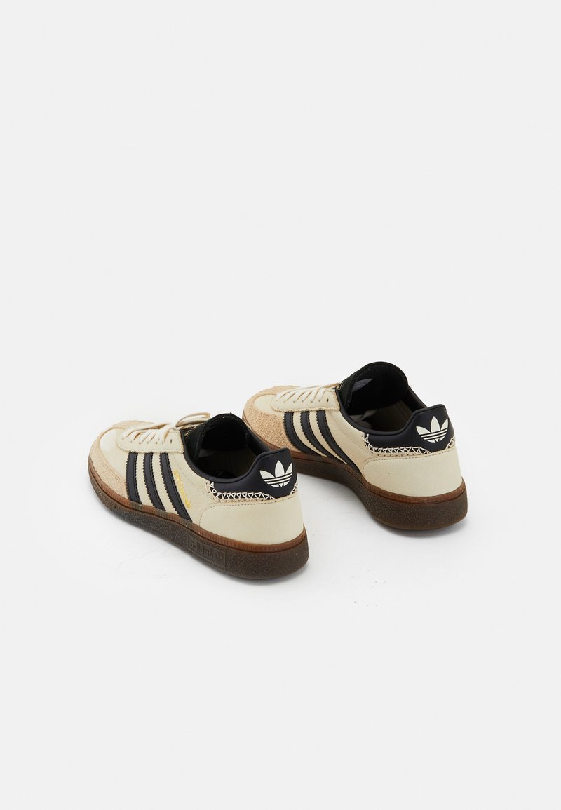 ﻿adidas Originals adidas Originals HANDBALL SPEZIAL UNISEX - Trainers Black Friday