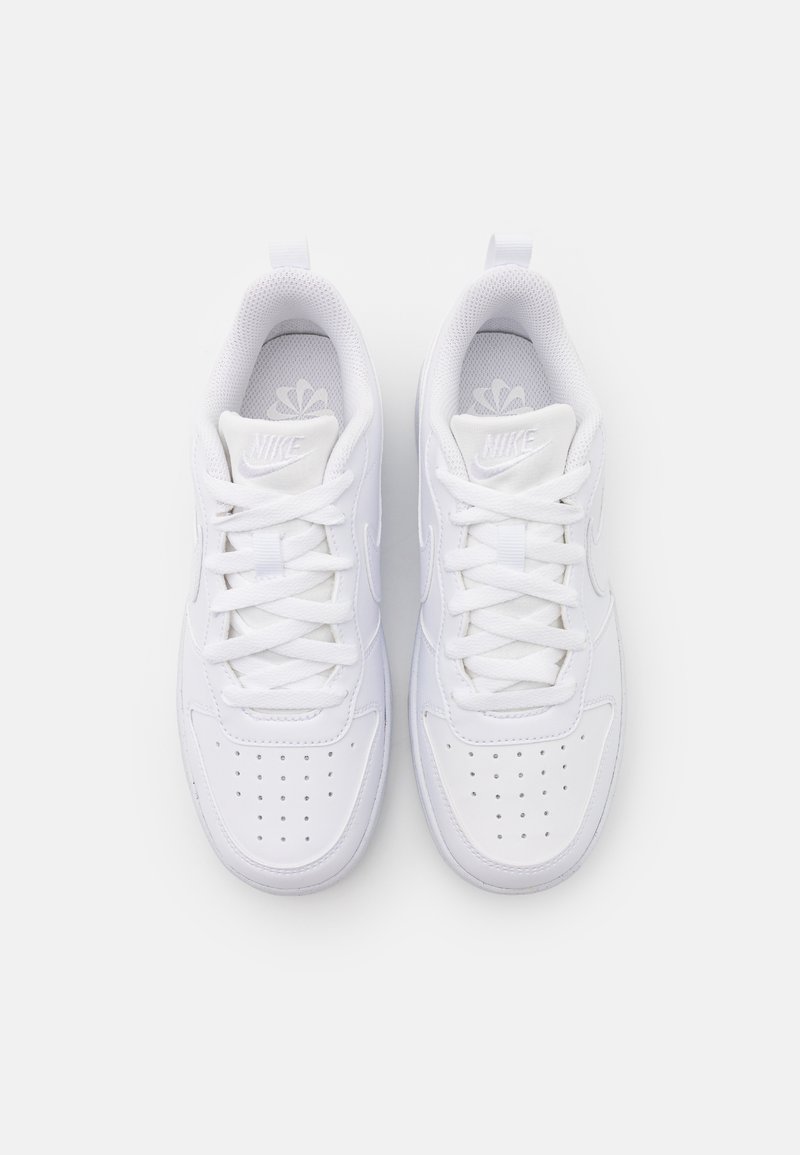 Nike Sportswear Nike Sportswear COURT BOROUGH RECRAFT UNISEX - Trainers - white Osterangebot