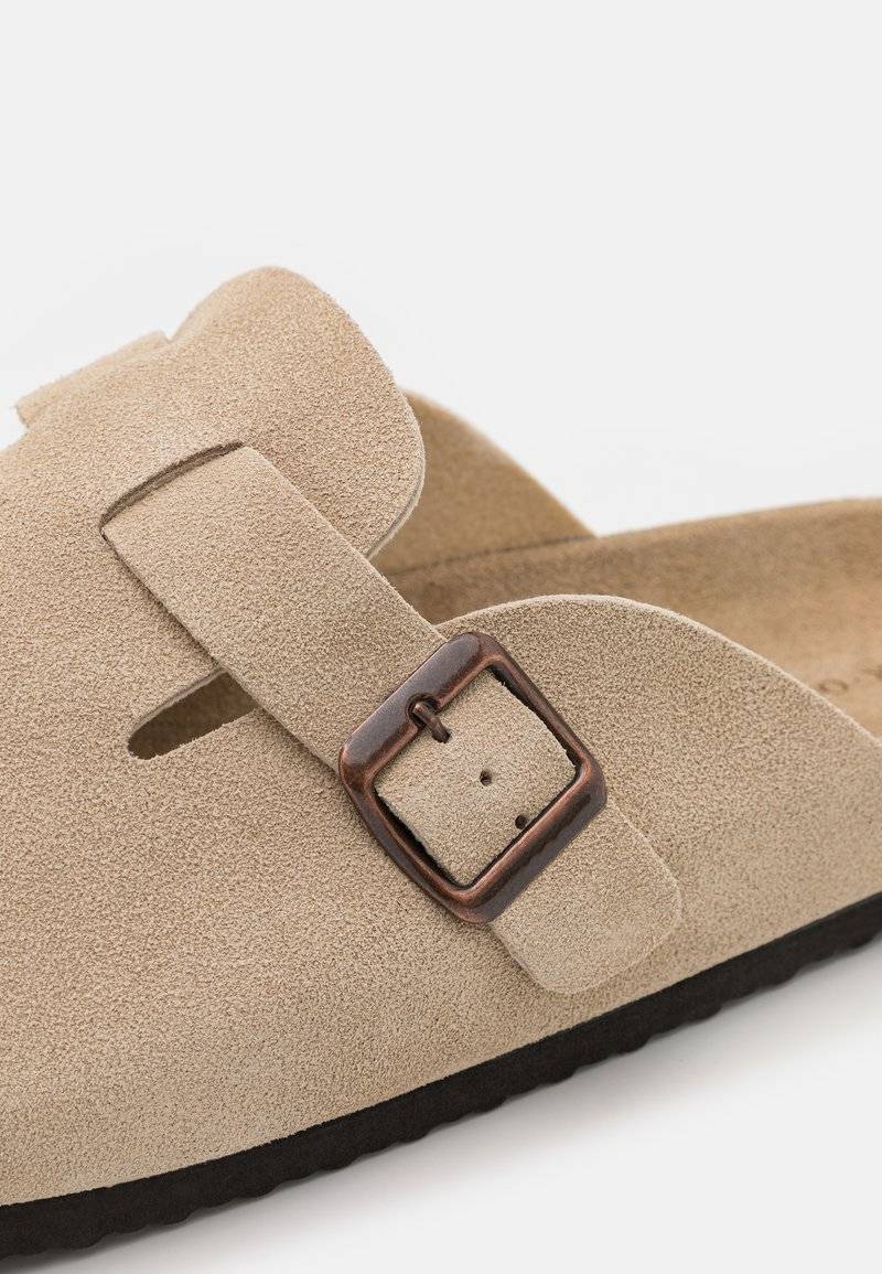 Pier One Pier One LEATHER UNISEX - Slippers - beige Blitzangebot