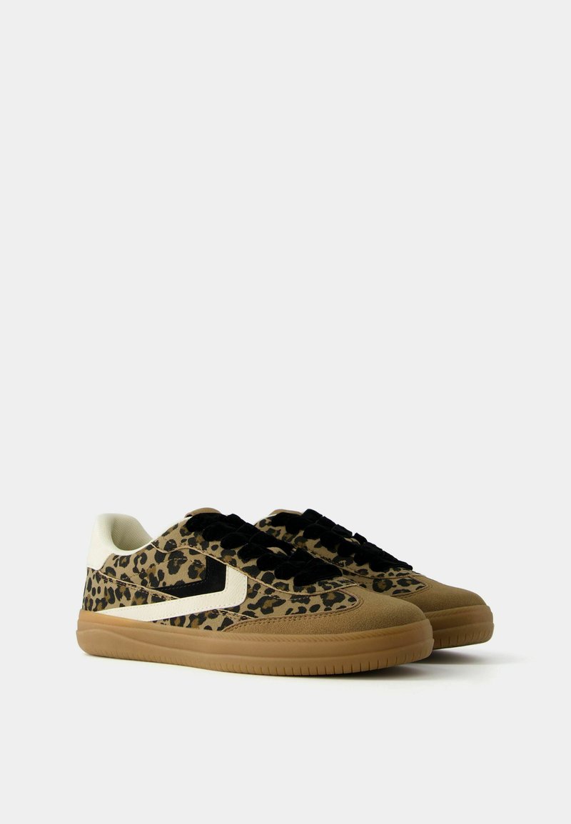 Bershka Bershka RETRO ANIMAL PRINT - Trainers Große Rabatte