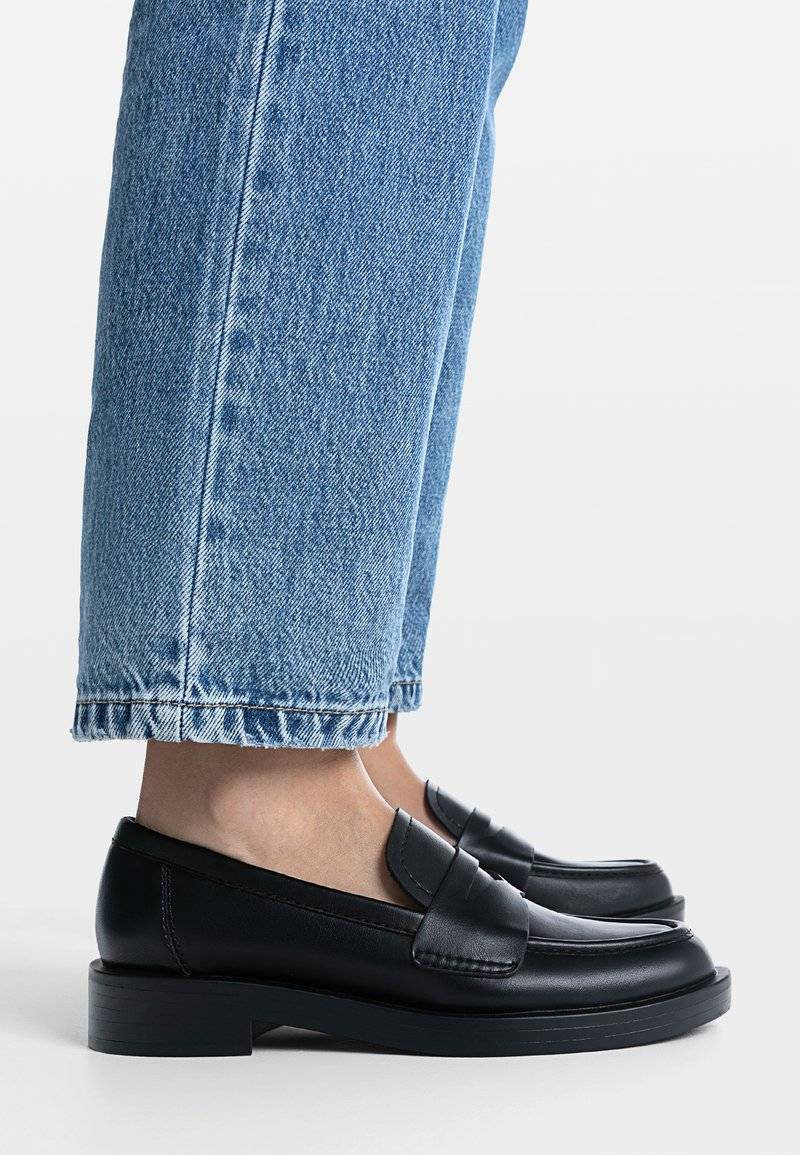 Stradivarius Stradivarius LOAFERS - Slip-ons - black