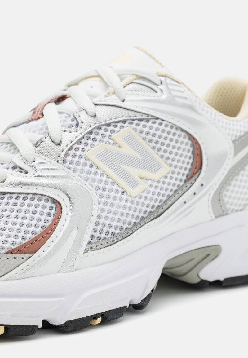 New Balance New Balance MR530 UNISEX - Trainers - white VIP-Rabatte
