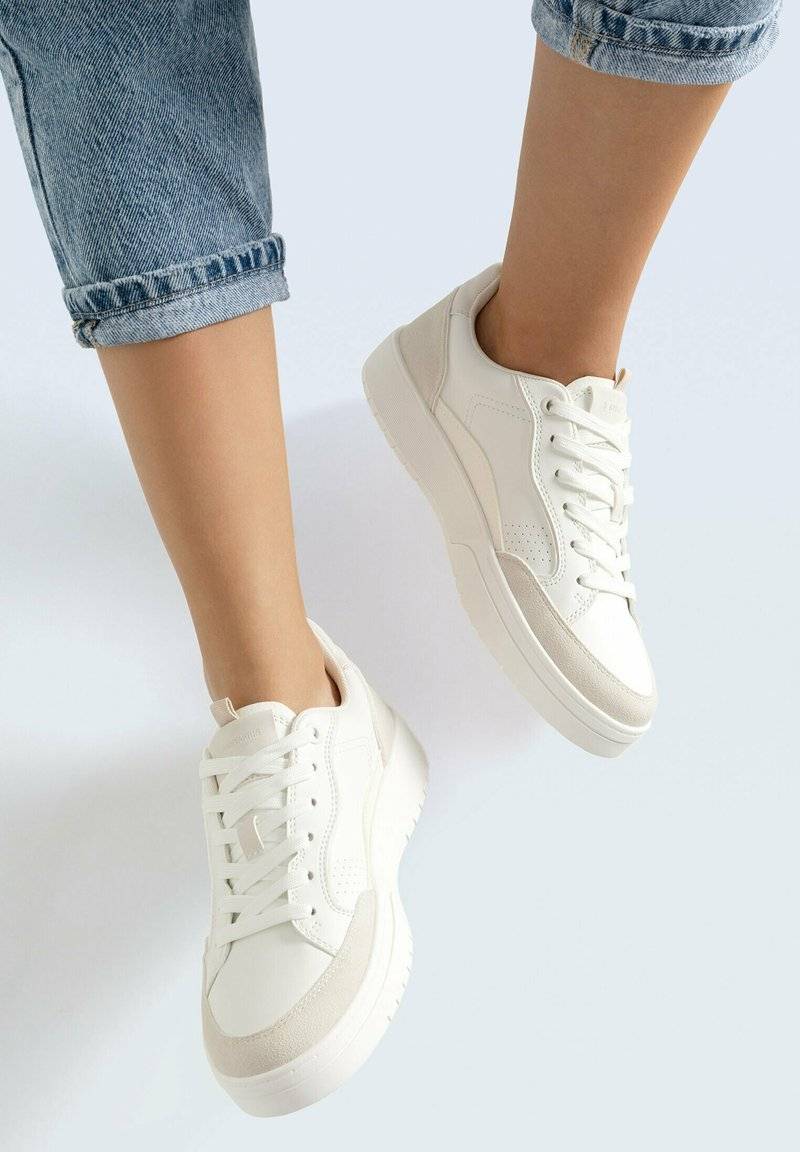 Stradivarius Stradivarius CONTRAST - Trainers - white Kostenlose Rückgabe