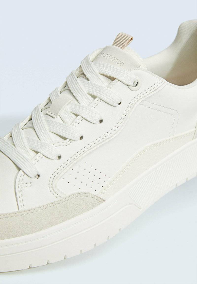 Stradivarius Stradivarius CONTRAST - Trainers - white Kostenlose Rückgabe