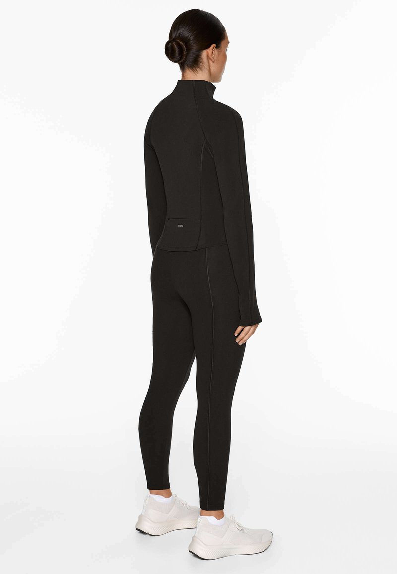 OYSHO OYSHO WARMTH COMFORTLUX TECHNICAL - Training jacket - black Lagerräumung