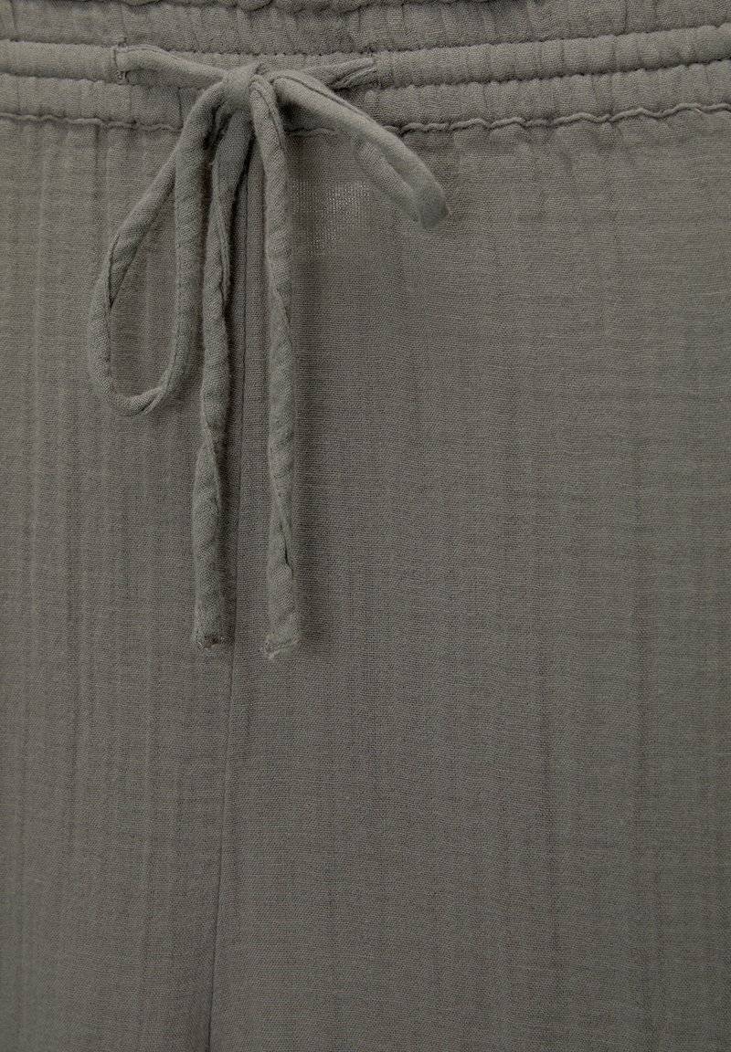 PULL&BEAR PULL&BEAR CREASED WITH FRAYED HEMS - Trousers - dark grey Neuheiten