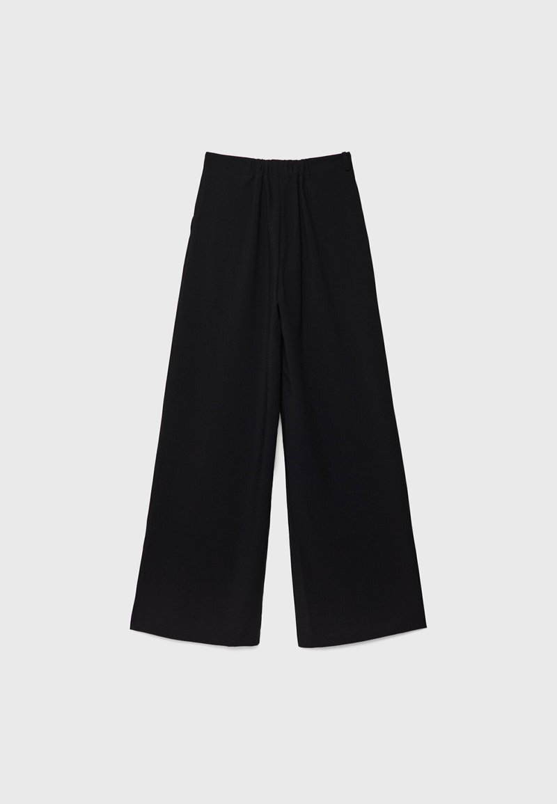 Stradivarius Stradivarius WITH BUCKLE DETAIL - Trousers - black Räumungsverkauf