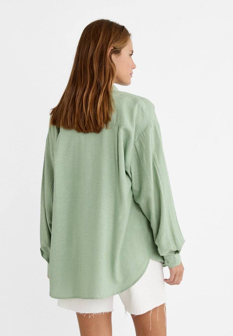 Stradivarius Stradivarius RUSTIKALES DAILY - Button-down blouse - khaki Wochenangebot