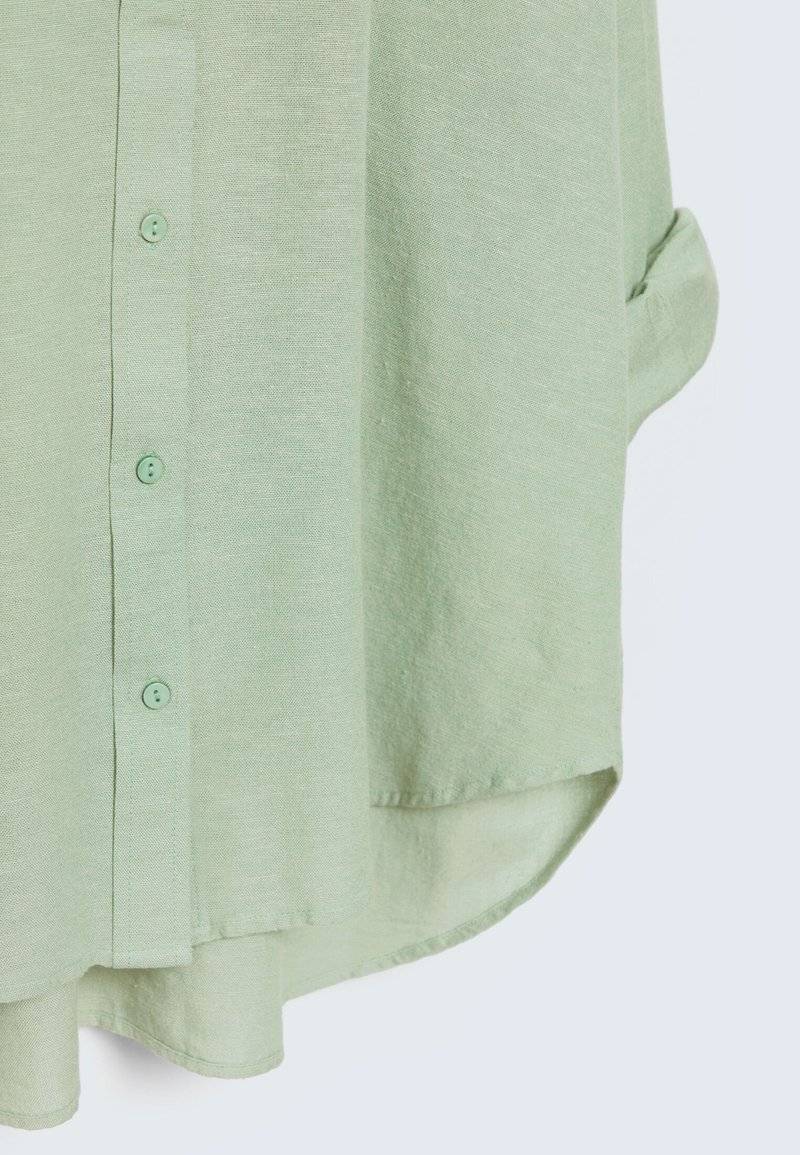 Stradivarius Stradivarius RUSTIKALES DAILY - Button-down blouse - khaki Wochenangebot