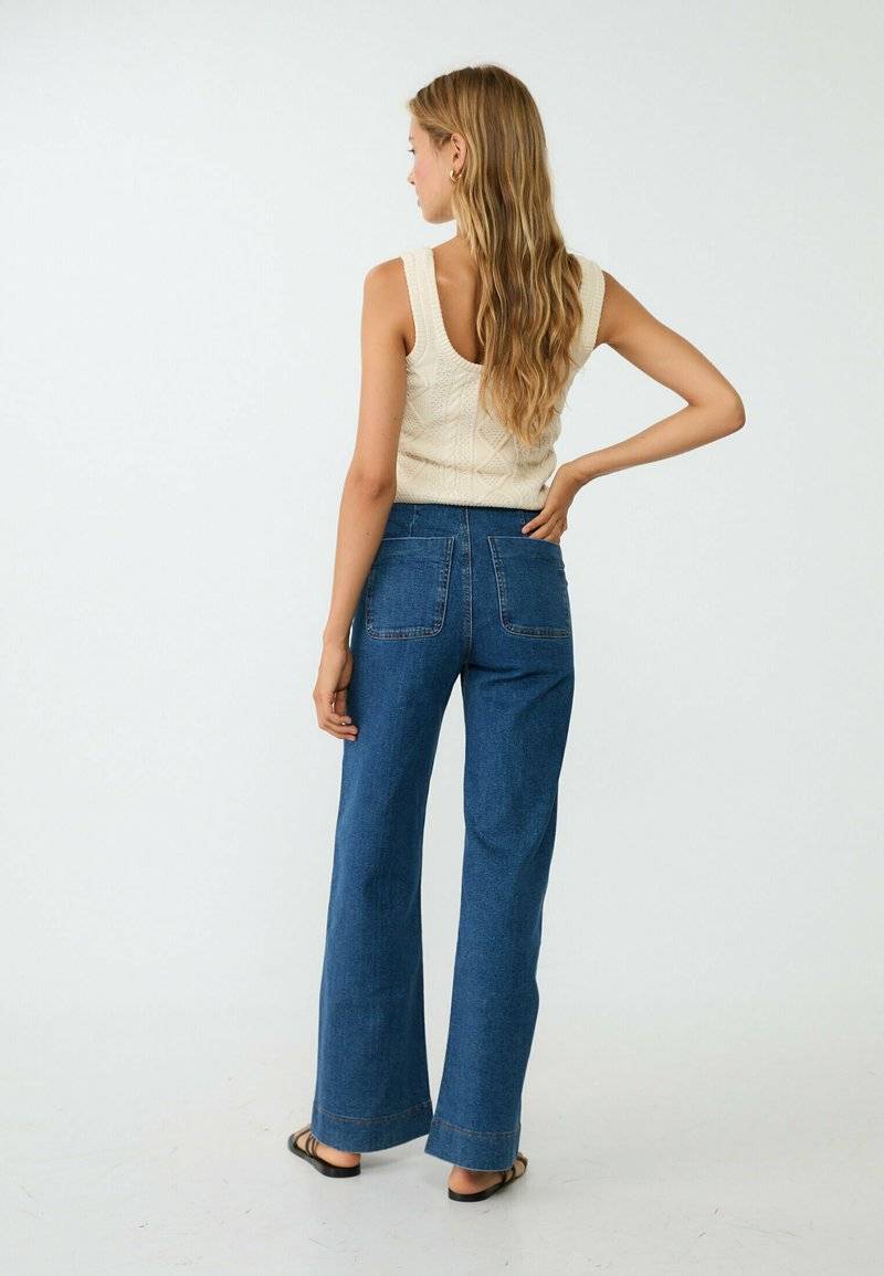Stradivarius Stradivarius MINIMALIST WITH POCKETS - Flared Jeans - royal blue JETZT KAUFEN