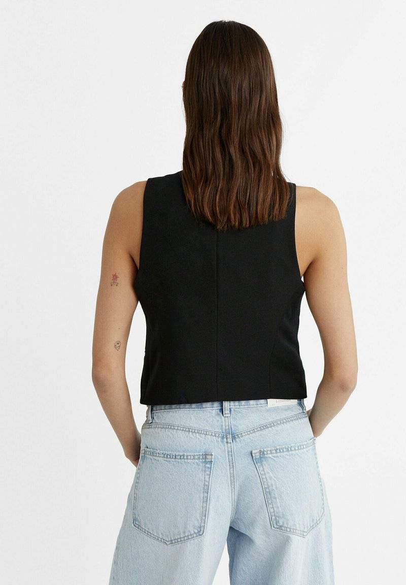 Stradivarius Stradivarius SHORT BUTTONED - Waistcoat - black Vierteljährliche Förderung