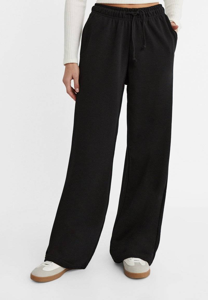 Stradivarius Stradivarius WIDE-LEG JOGGER - Tracksuit bottoms - black