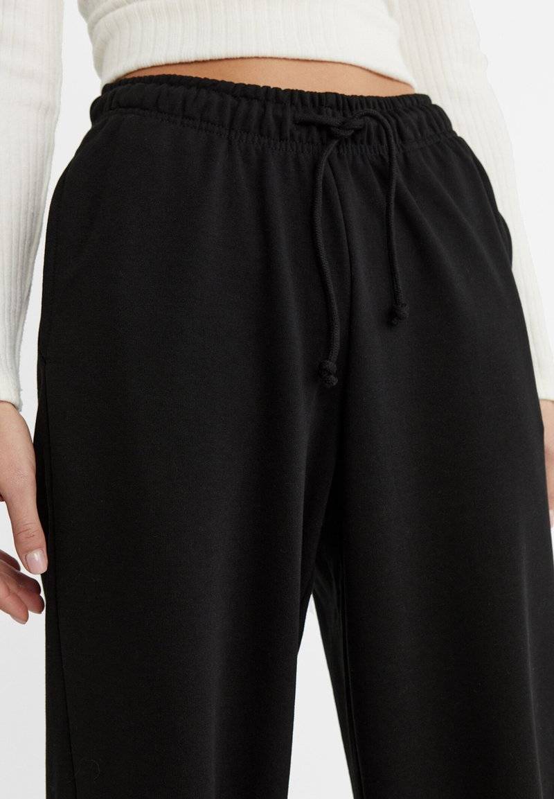 Stradivarius Stradivarius WIDE-LEG JOGGER - Tracksuit bottoms - black Bis zu 55% Rabatt