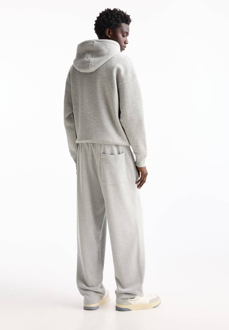 PULL&BEAR PULL&BEAR WIDE JOGGERS - Tracksuit bottoms - light grey Nur noch ein Tag übrig