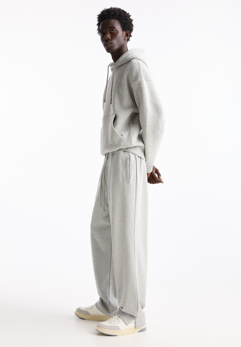 PULL&BEAR PULL&BEAR WIDE JOGGERS - Tracksuit bottoms - light grey Nur noch ein Tag übrig