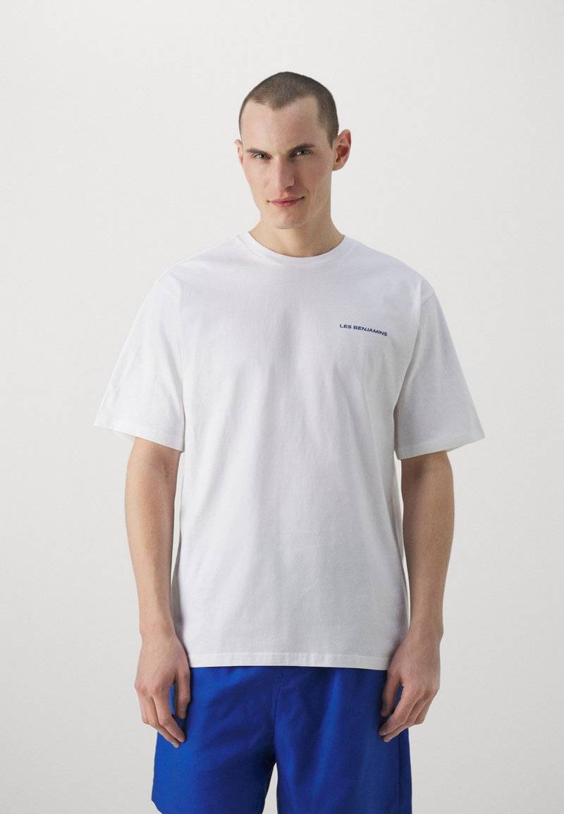 Les Benjamins Les Benjamins RELAXED TEE UNISEX - Print T-shirt - white Super Rabatt