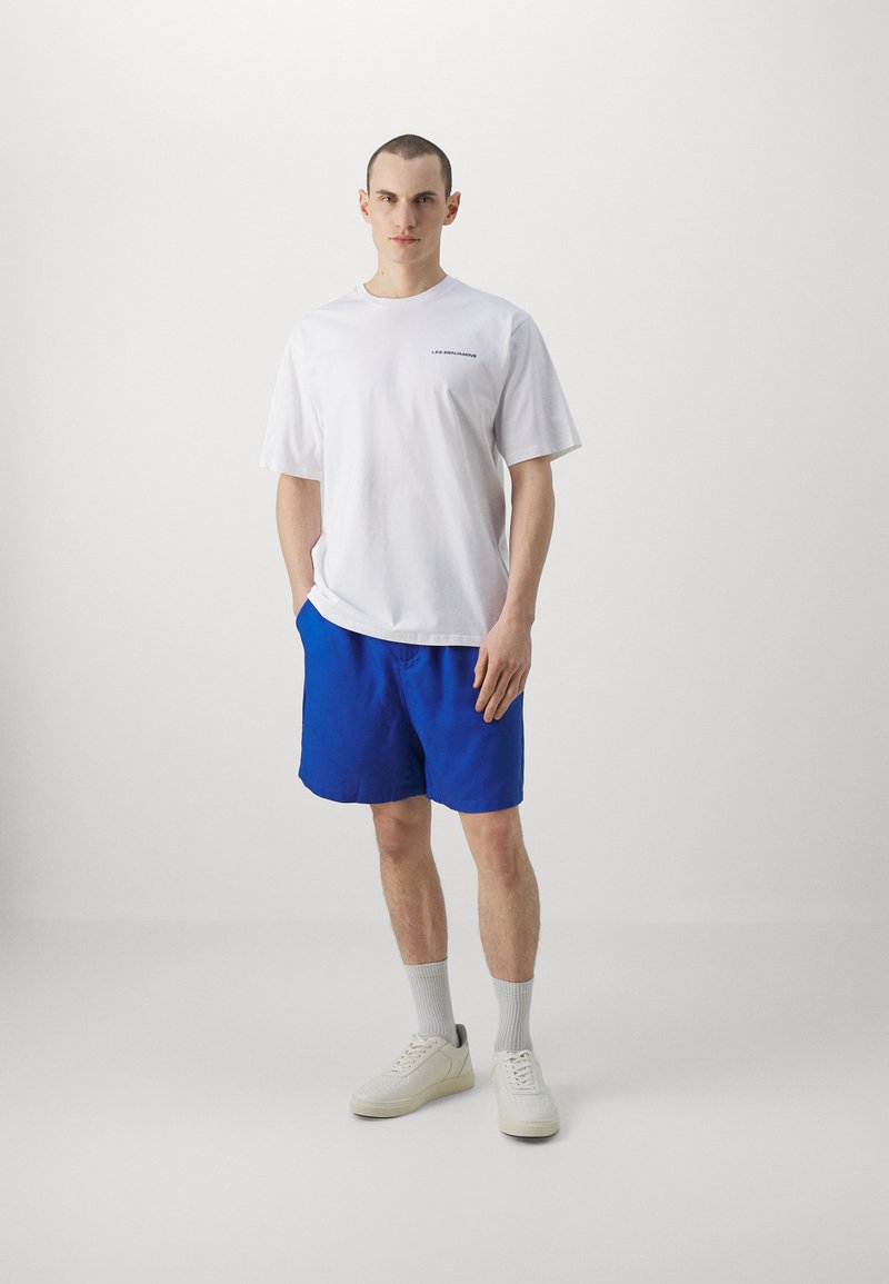 Les Benjamins Les Benjamins RELAXED TEE UNISEX - Print T-shirt - white Super Rabatt