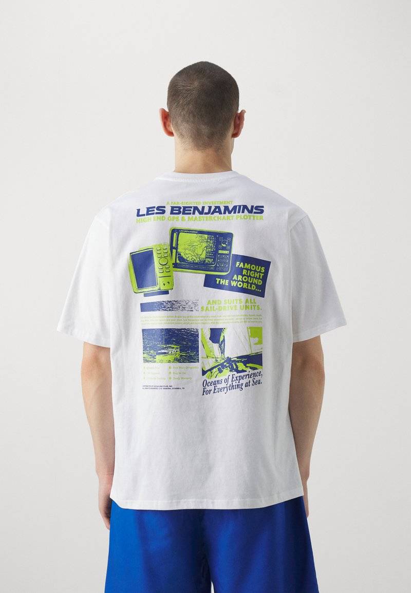 Les Benjamins Les Benjamins RELAXED TEE UNISEX - Print T-shirt - white Super Rabatt