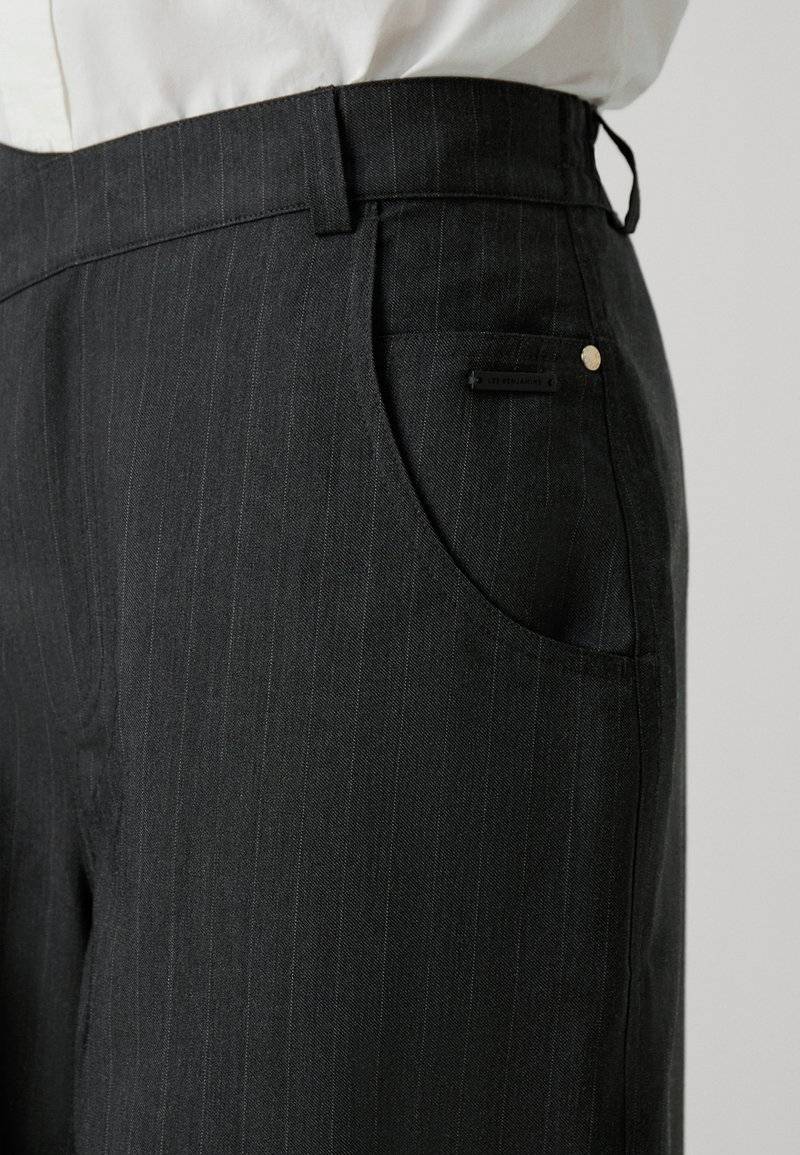Les Benjamins Les Benjamins UNISEX - Shorts - black Speichern exportieren
