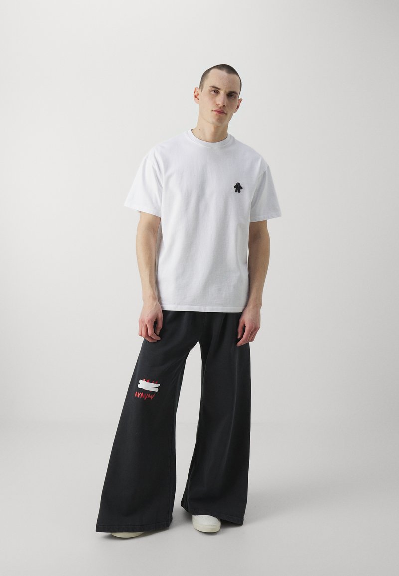 AVAVAV AVAVAV OLD LADY UNISEX - Basic T-shirt - blanc Günstiger Verkauf