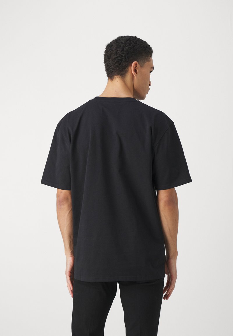Han Kjøbenhavn Han Kjøbenhavn LOGO BOXY TEE UNISEX - Print T-shirt - black Blitzverkäufe