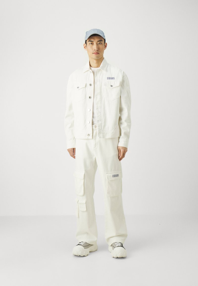 Les Benjamins Les Benjamins JACKET UNISEX - Denim jacket - white Rabatt
