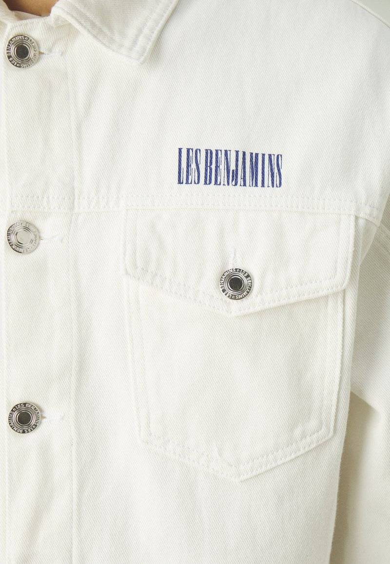 Les Benjamins Les Benjamins JACKET UNISEX - Denim jacket - white Rabatt