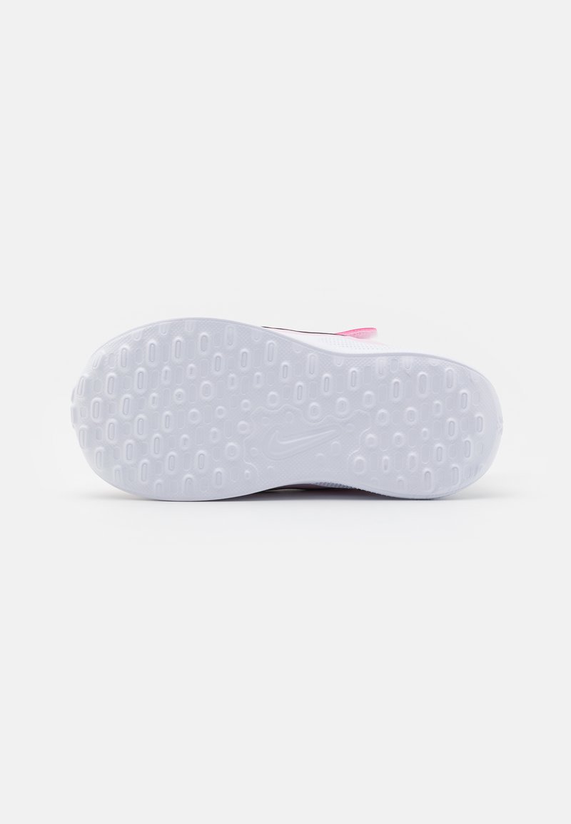 Nike Performance Nike Performance REVOLUTION - Competition running shoes Super Sparpreis