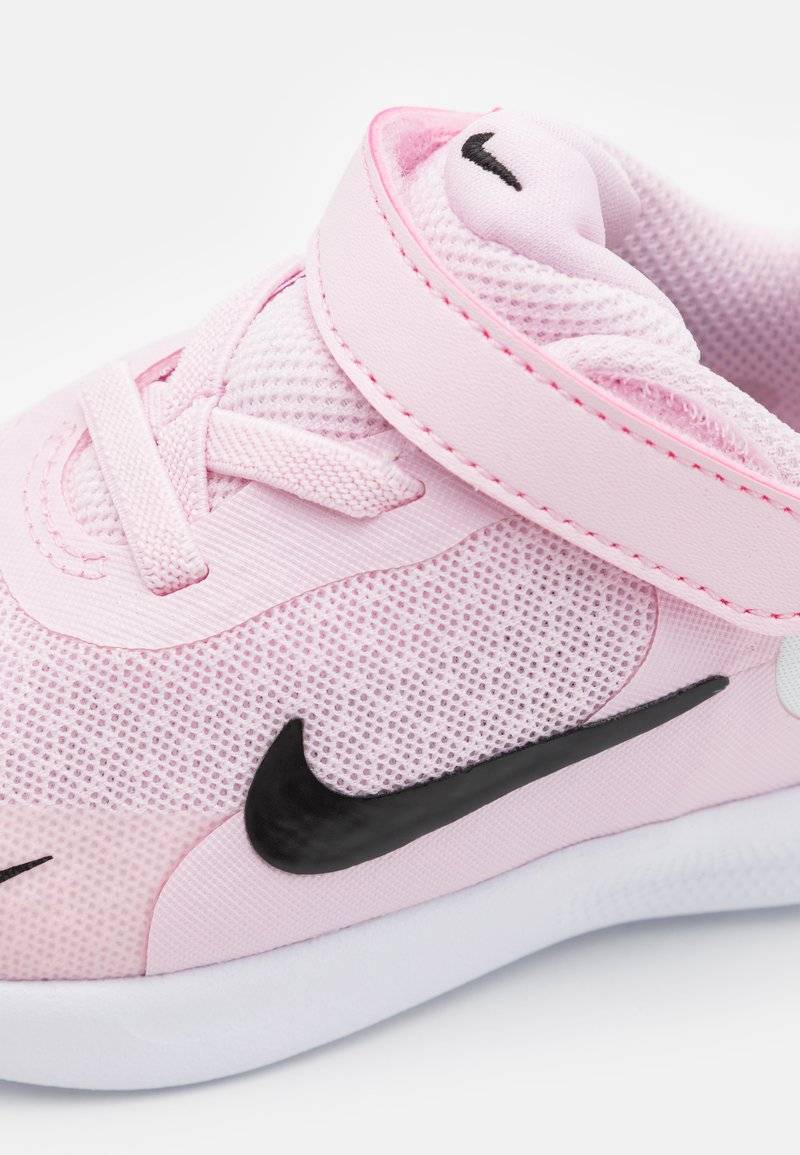 Nike Performance Nike Performance REVOLUTION - Competition running shoes Super Sparpreis