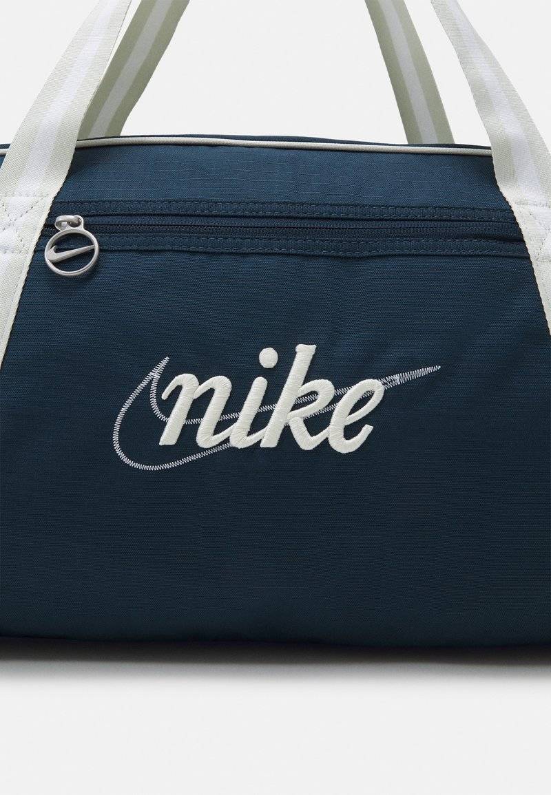 Nike Performance Nike Performance GYM CLUB RETRO - Sports bag Vierteljährliche Förderung