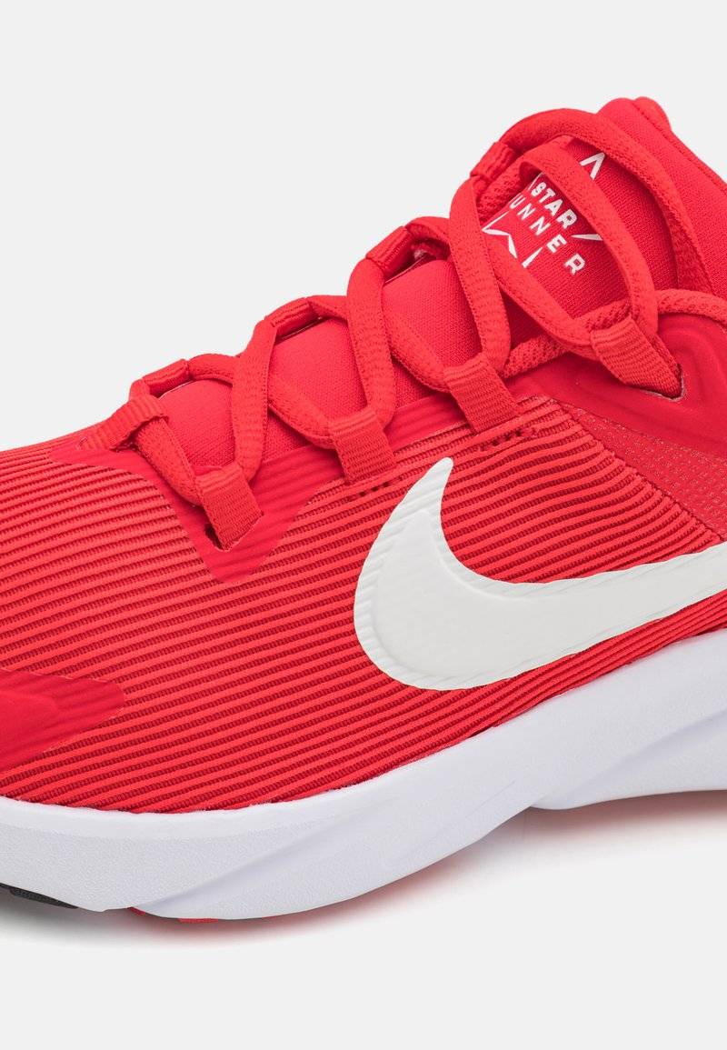 Nike Performance Nike Performance STAR RUNNER 4 UNISEX - Competition running shoes Nur noch ein Tag übrig