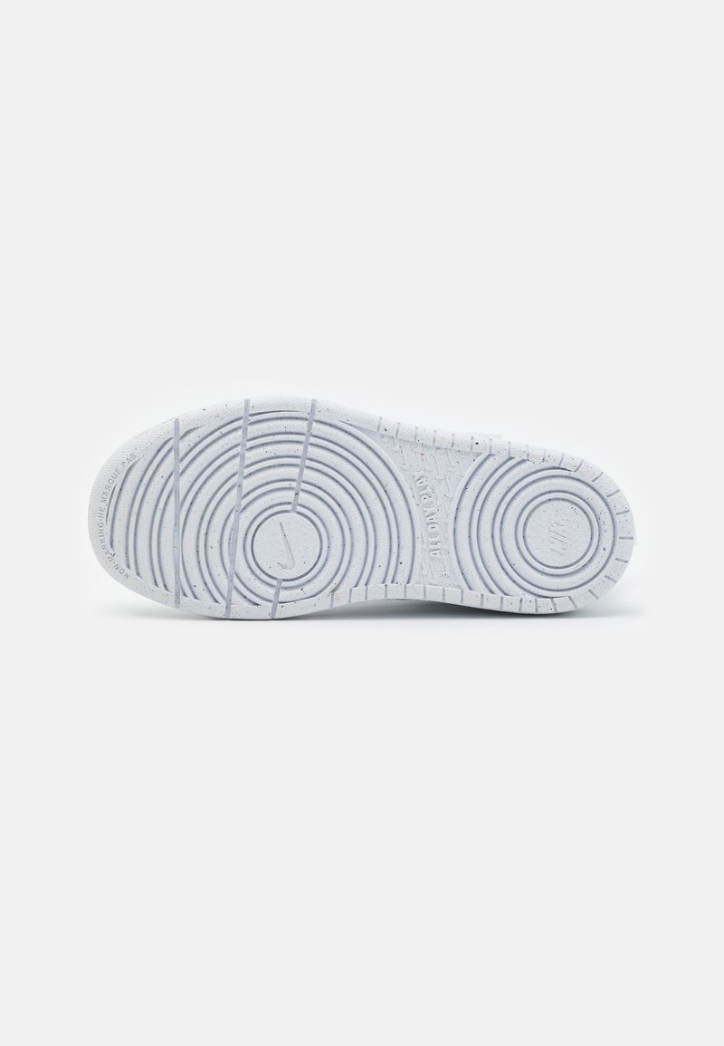 Nike Sportswear Nike Sportswear COURT BOROUGH RECRAFT UNISEX - Trainers - white Kostenloser Versand international