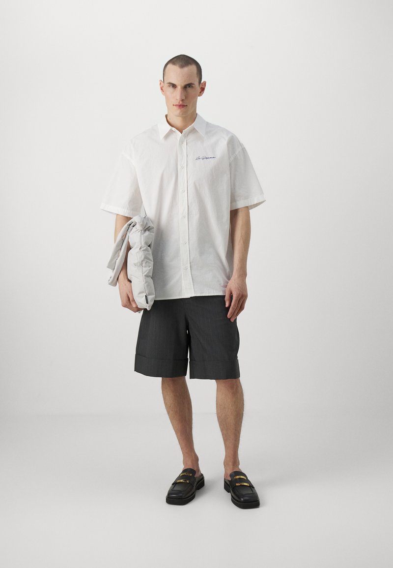 Les Benjamins Les Benjamins SHORT SLEEVE UNISEX - Button-down blouse - white Muttertagsangebot