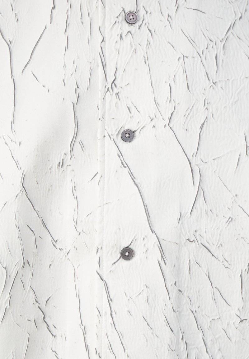 Han Kjøbenhavn Han Kjøbenhavn WRINKLE TWO LAYERED UNISEX - Shirt - white Zeitlich begrenztes Angebot