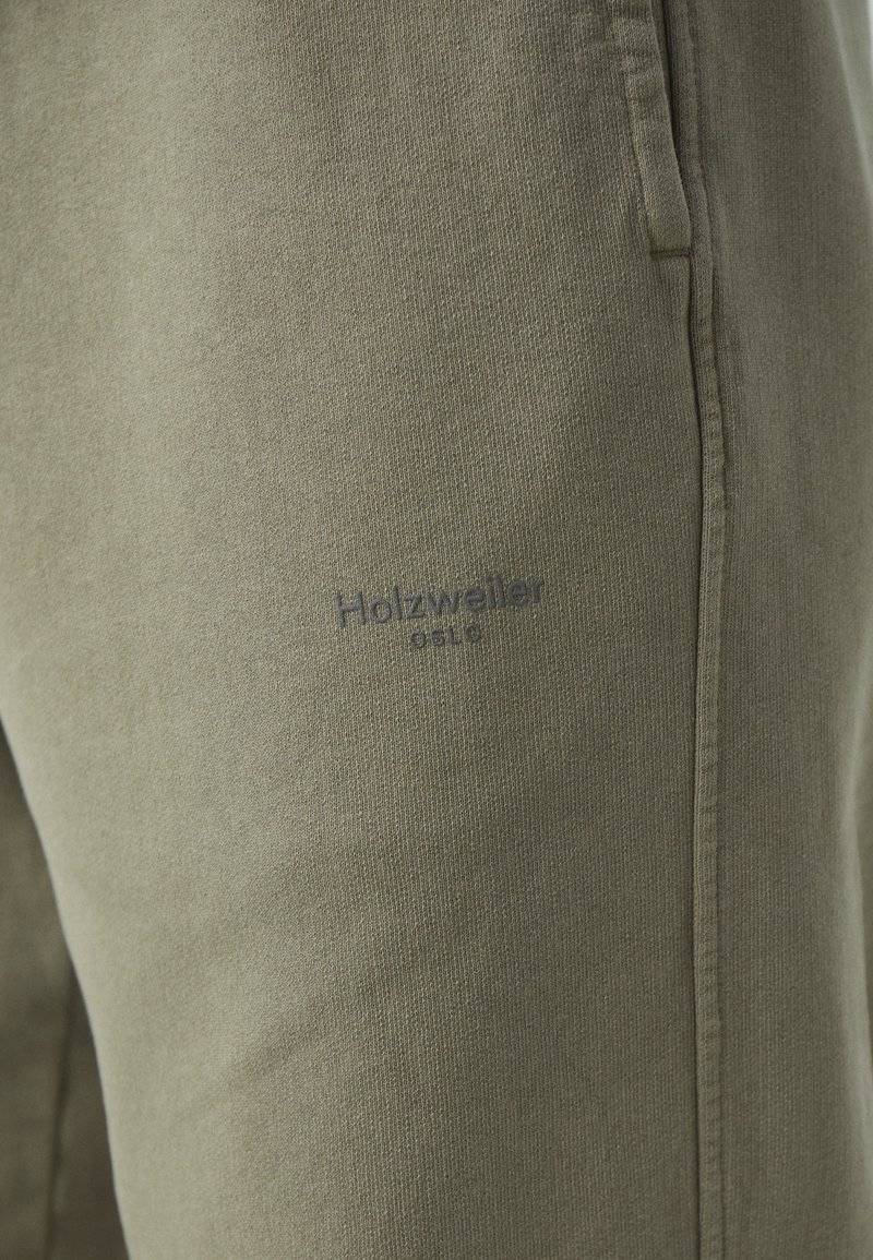 Holzweiler Holzweiler LAGOON OSLO TROUSERS UNISEX - Tracksuit bottoms - green Große Rabatte