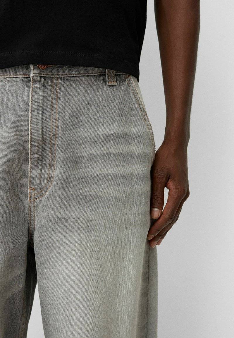 Bershka Bershka Relaxed fit jeans - light grey Begrenzte Freigabe