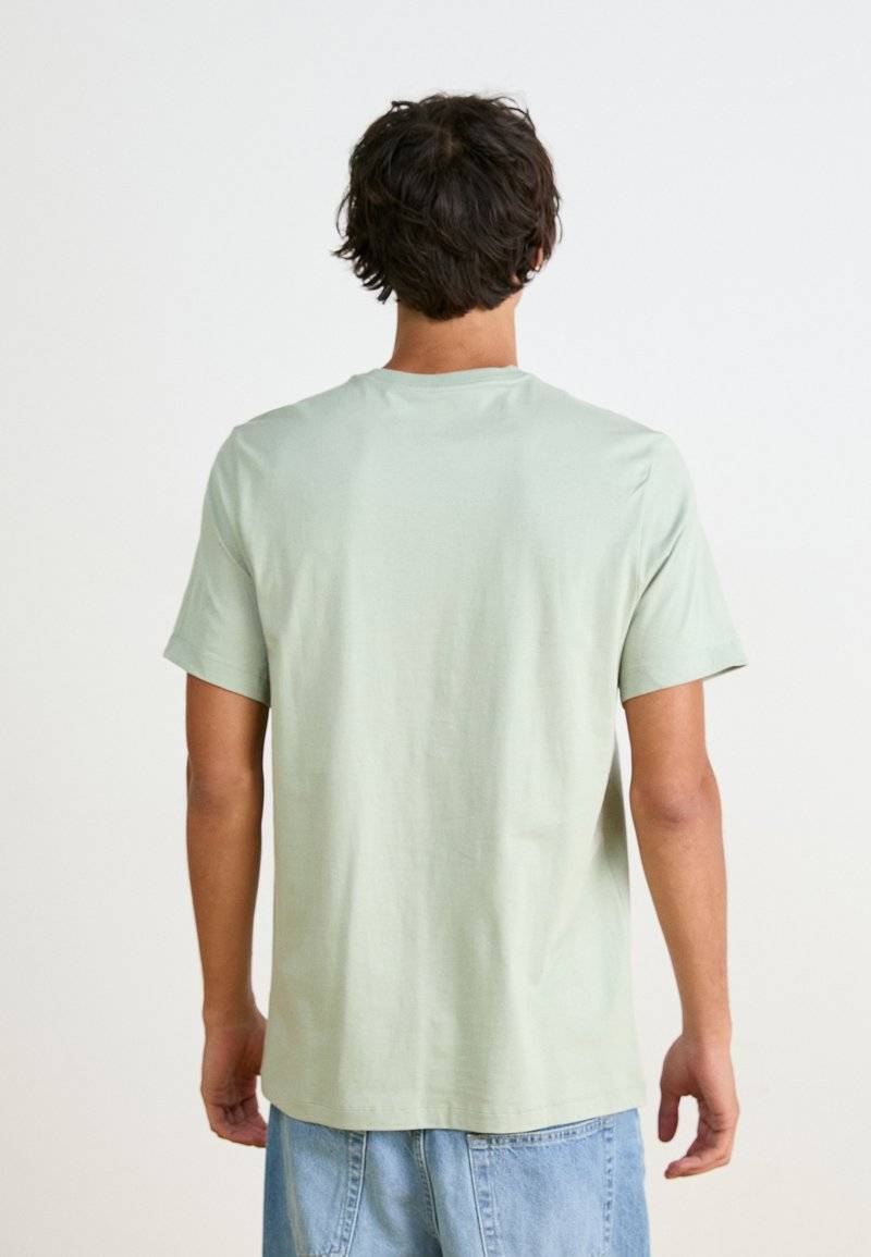 Nike Sportswear Nike Sportswear CLUB TEE - Basic T-shirt - mint Bis zu 50% Rabatt