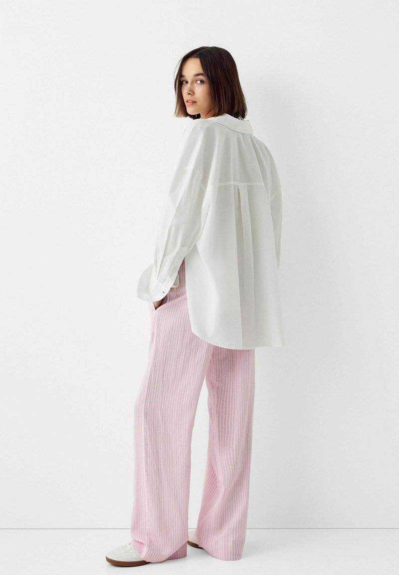 Bershka Bershka WITH AN ELASTIC - Trousers - light pink Nur für heute