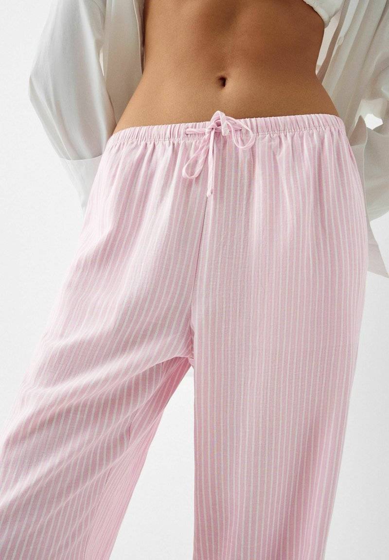 Bershka Bershka WITH AN ELASTIC - Trousers - light pink Nur für heute