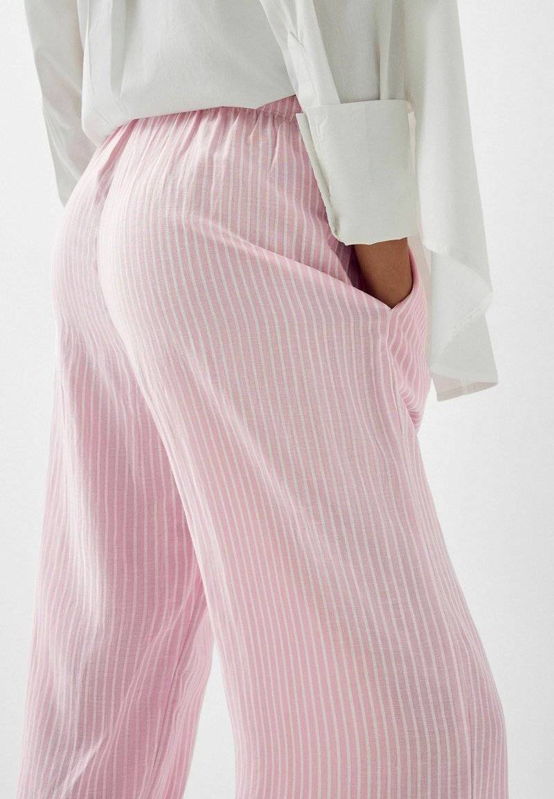 Bershka Bershka WITH AN ELASTIC - Trousers - light pink Nur für heute