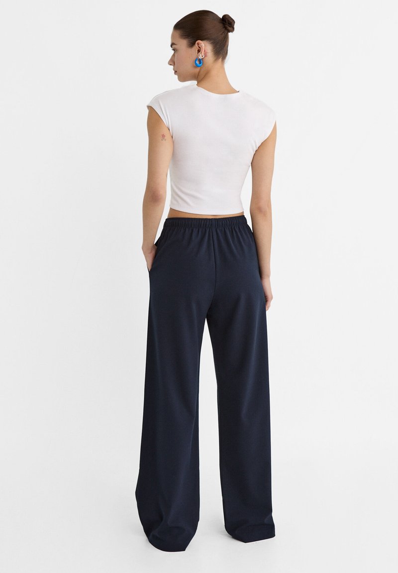 Stradivarius Stradivarius LONG FLOWING - Trousers - mottled dark blue Bis zu 55% Rabatt
