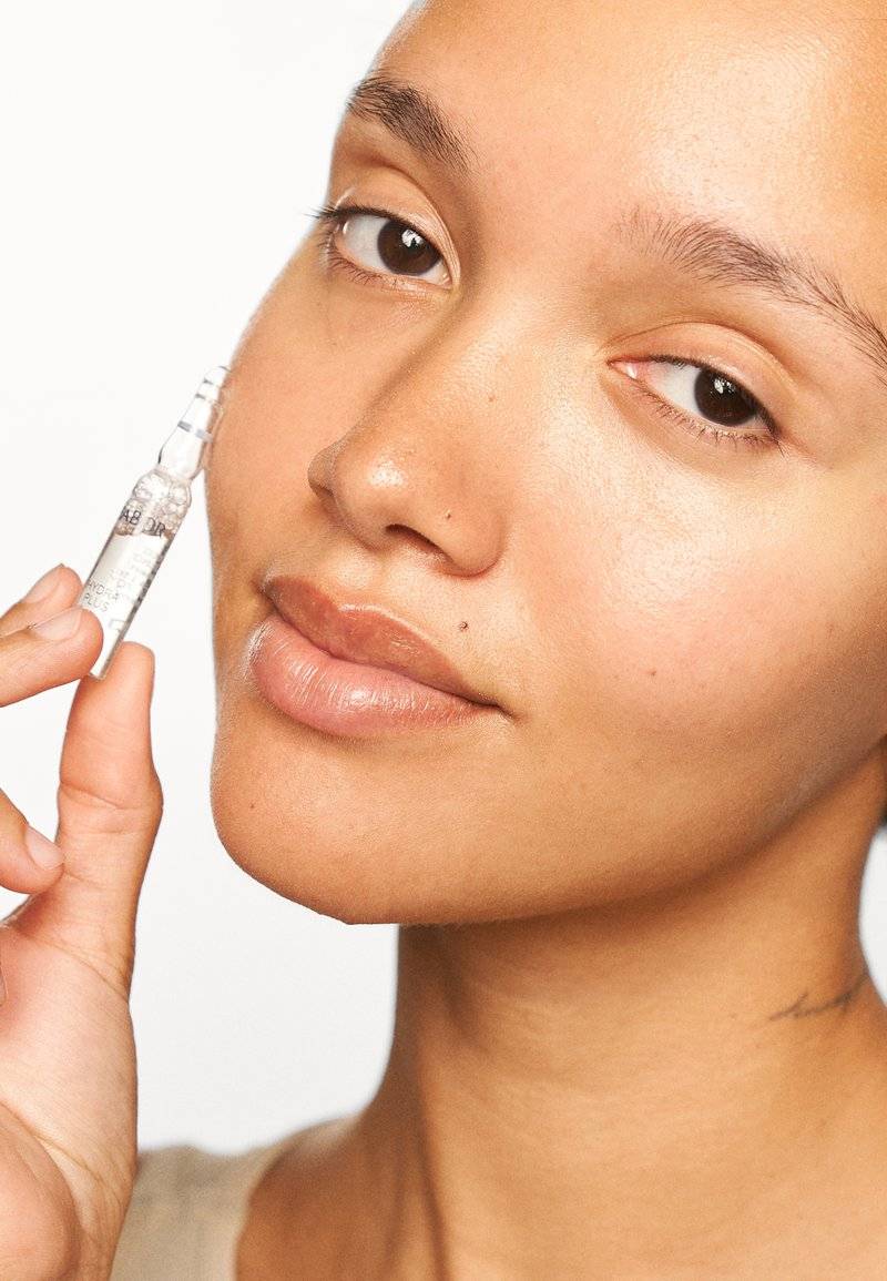 BABOR BABOR HYDRATING AMPOULE LIMITED EDITION - Serum Valentinstagsangebot