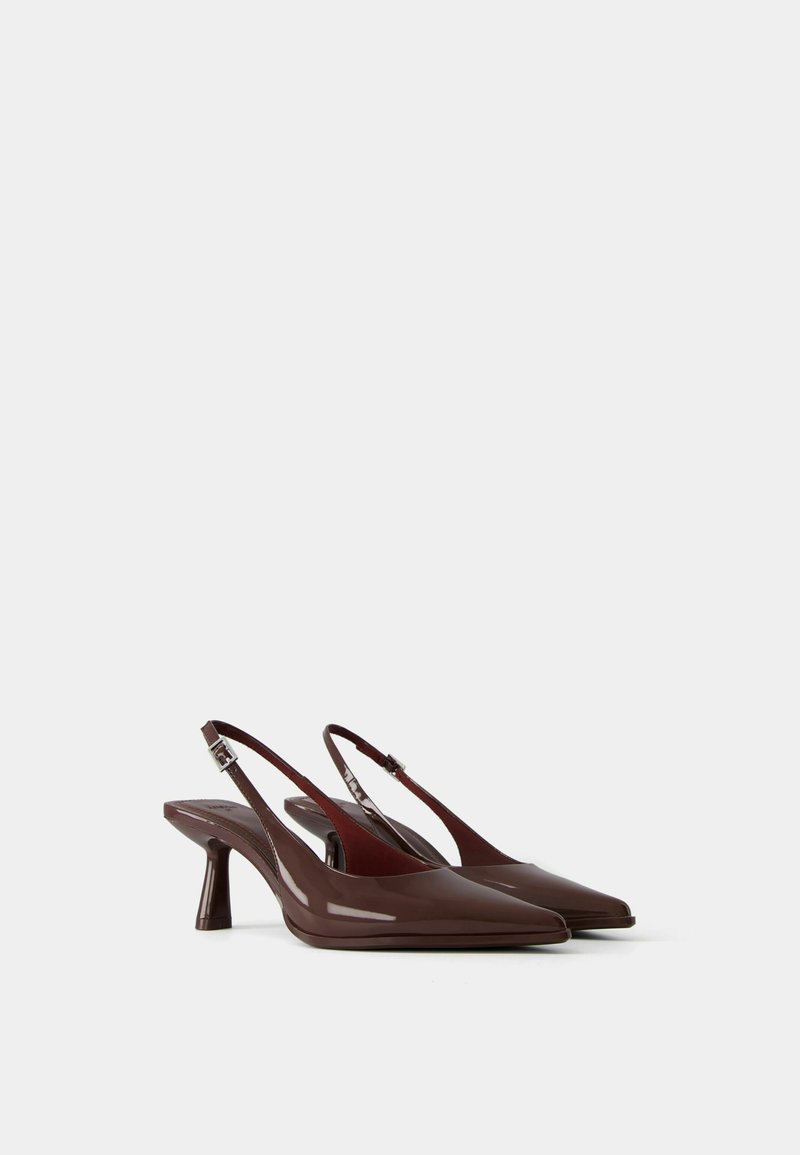 Bershka Bershka KITTEN HEEL - Classic heels - brown Neueste Stile