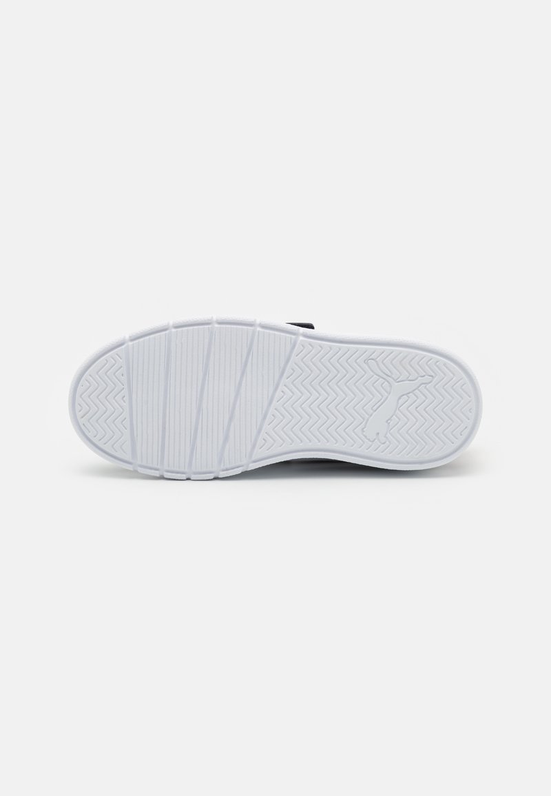 Puma Puma COURTFLEX UNISEX - Neutral running shoes Vierteljährliche Förderung