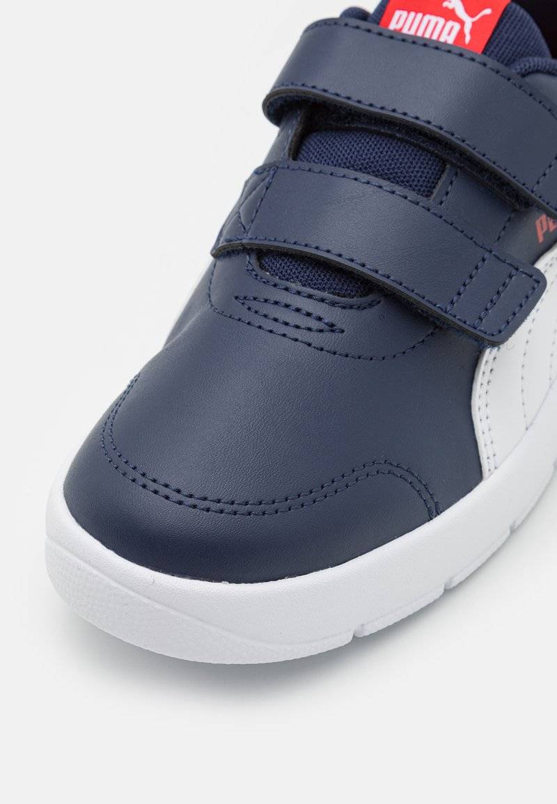 Puma Puma COURTFLEX UNISEX - Neutral running shoes Vierteljährliche Förderung