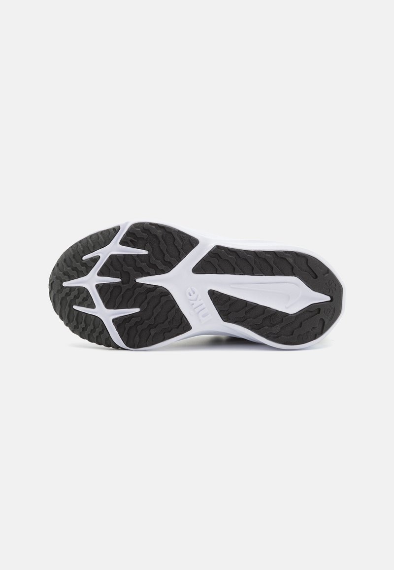 Nike Performance Nike Performance STAR RUNNER - Competition running shoes Super Rabatt