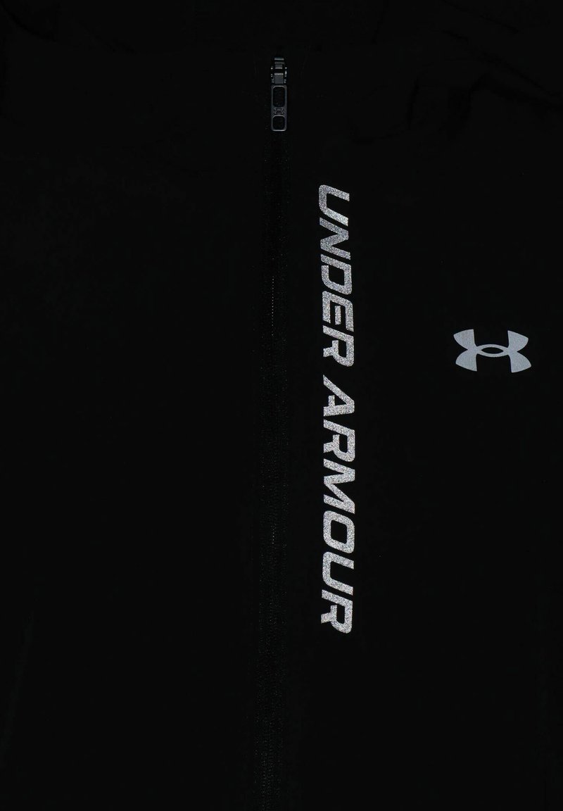 Under Armour Under Armour OUT THE STORM - Running jacket - black jet gray reflective Versandkostenfrei