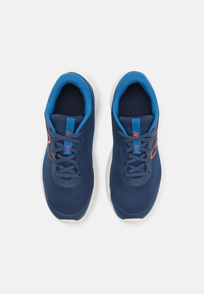 New Balance New Balance 520V8 UNISEX - Competition running shoes - navy Weihnachtsangebot