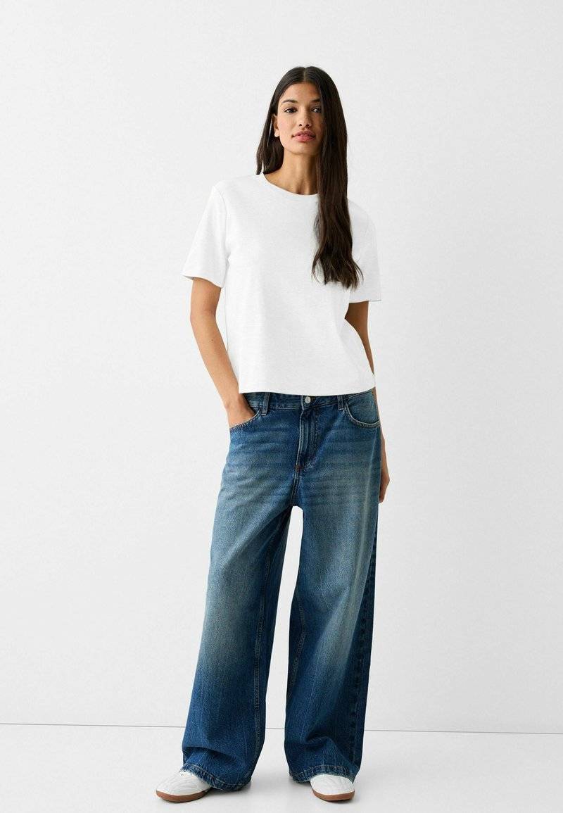 Bershka Bershka SHORT SLEEVE - Basic T-shirt - white Kauf eins, bekomm eins gratis