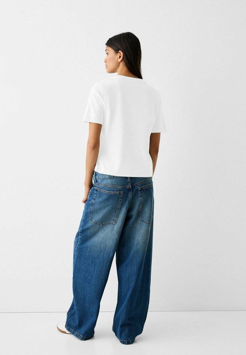 Bershka Bershka SHORT SLEEVE - Basic T-shirt - white Kauf eins, bekomm eins gratis